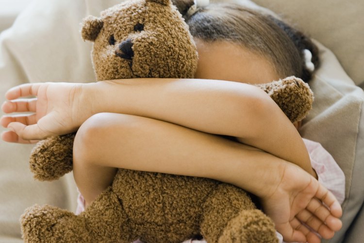 Un punto de partida para ayudar a tu niño tímido comienza con la eliminación de los estereotipos y la construcción de la autoestima.