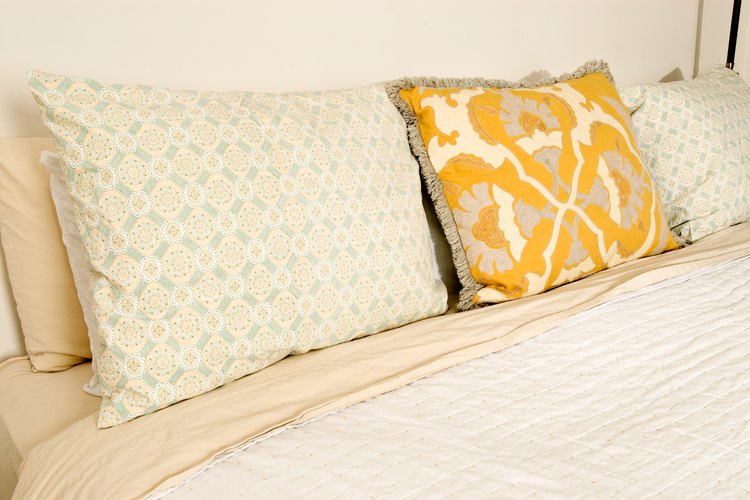 Cambia las almohadas que no vuelven a su forma cuando las doblas por la mitad.