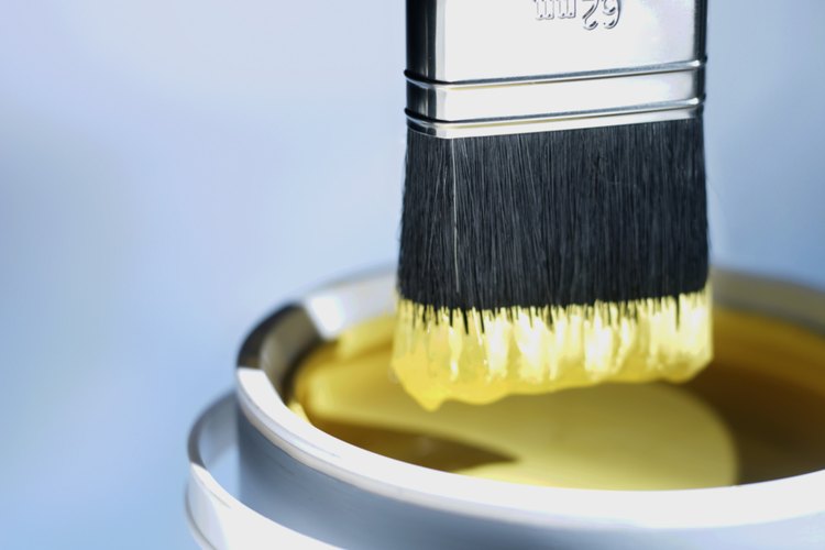Hay varios tonos y colores de amarillo.
