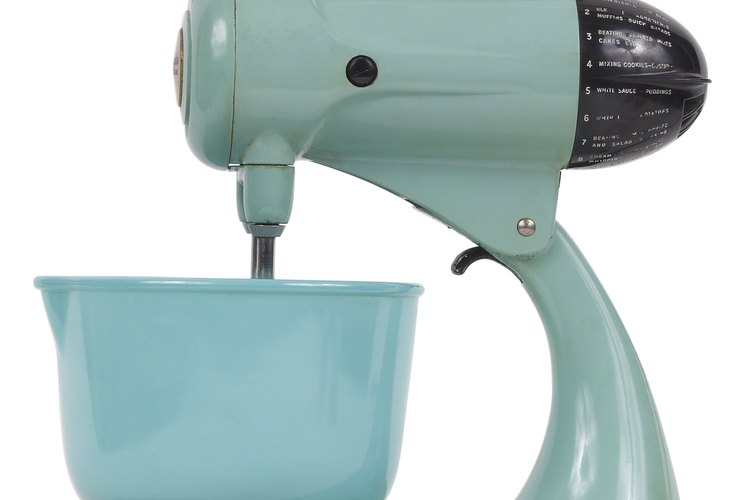 La Sunbeam Mixmaster modelo 2366 es una batidora fija de 275 vatios con 12 velocidades.