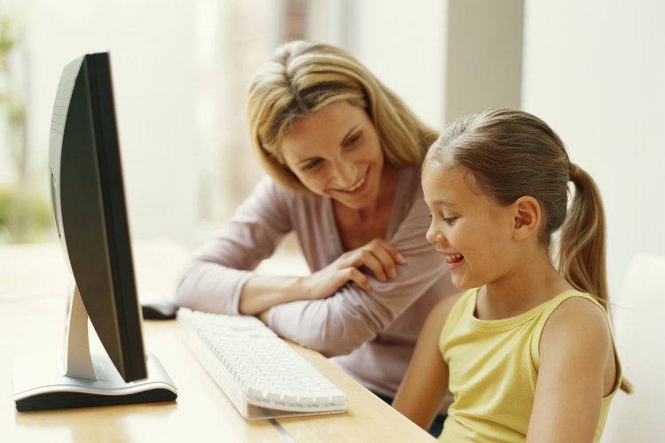 La comunicación padre-hijo empieza temprano en la vida de un niño y es importante para su desarrollo.