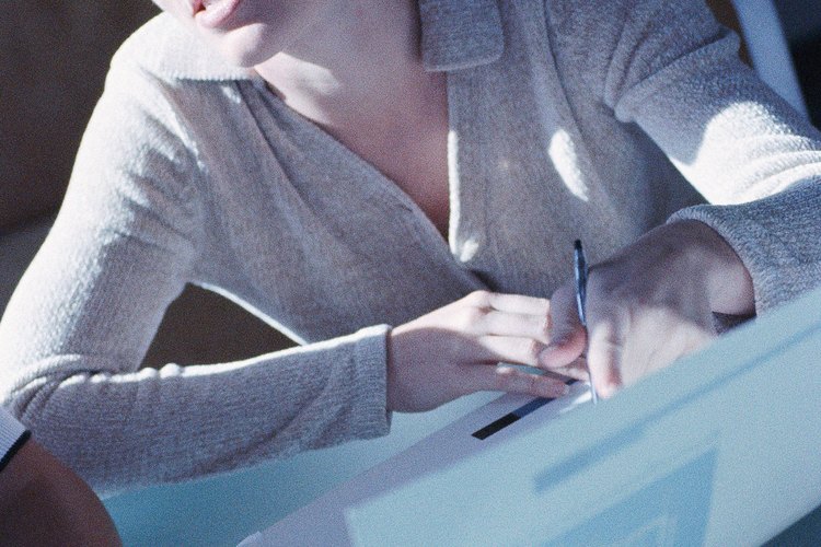Los editores de periódicos supervisan la producción del mismo.