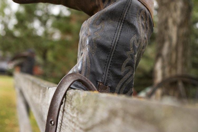 Ponte tus nuevas botas de vaquero sin problemas.