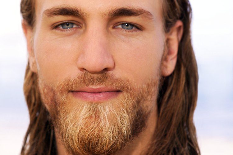 Aprende cómo hacer que el vello de tu barba sea más delgado.