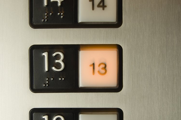 Se denomina triscaidecafobia al temor al número 13.