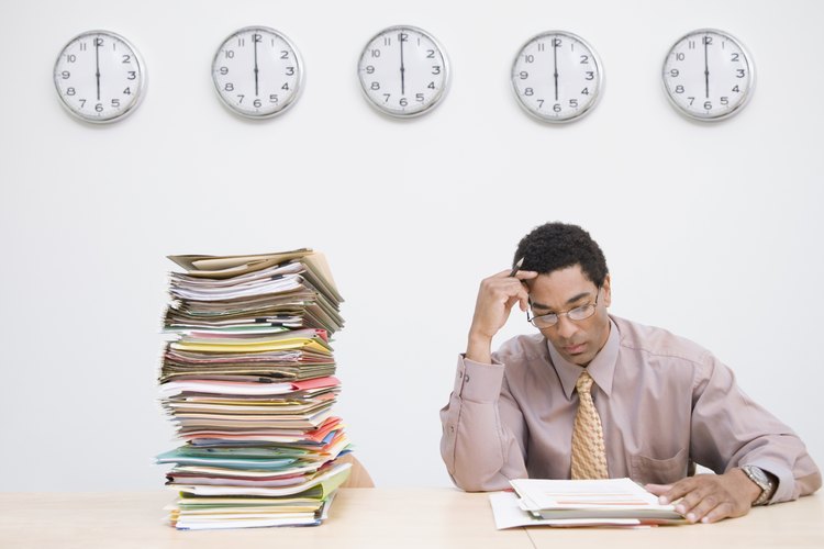 Un empleador tiene el derecho de disciplinar o despedir a un empleado que no acepta trabajar una determinada cantidad de horas.