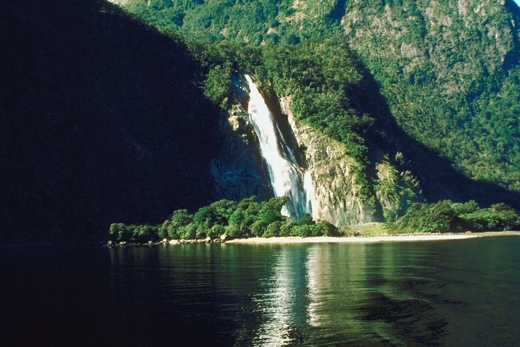 El Milford Track es parte del norte de Fiorland en Nueva Zelanda.