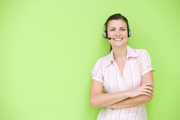 Un telemarketer crea y actualiza los archivos de clientes, pedidos y cuentas.