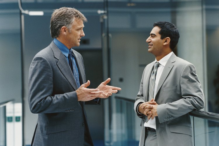 Antes de solicitar una licencia de negocio, debes elegir un nombre para tu empresa, así como una actividad de negocio principal.