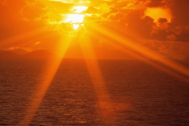 Una de las transferencias de calor por radiación se produce cuando la atmósfera absorbe la radiación solar.
