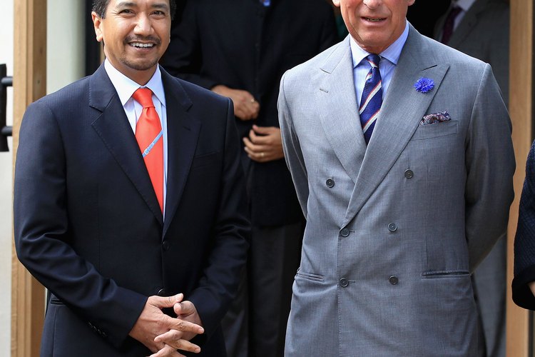 El príncipe Carlos y el rey sultán de Malasia Mizan Zainal Abidin.
