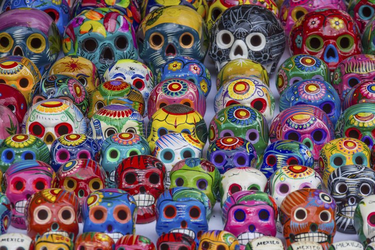 La mayoría de los países latinoamericanos celebran el día de los muertos.