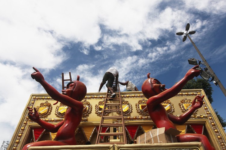 El carnaval se celebra cuarenta días antes de Pascua.