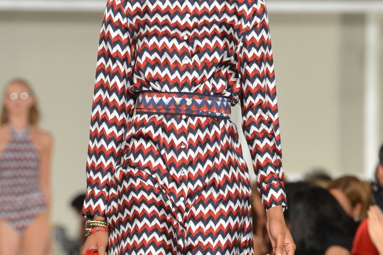 Diseño de Tommy Hilfiger con temática americana en la pasarela durante la Mercedes-Benz Fashion Week.