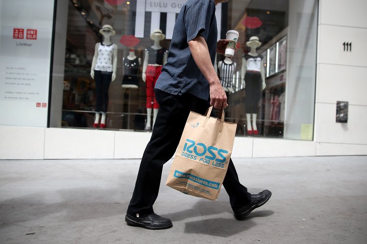 Los zapatos El Naturalista se venden en tiendas por departamentos de alta gama.