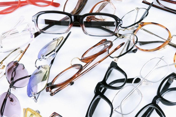 Es mejor usar gafas de montura gruesa si tu cara es redonda.