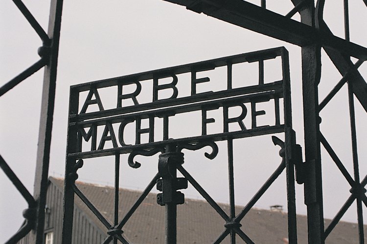 Los horrores de los campos de concentración Nazi incluían dejar morir de hambre a los prisioneros.