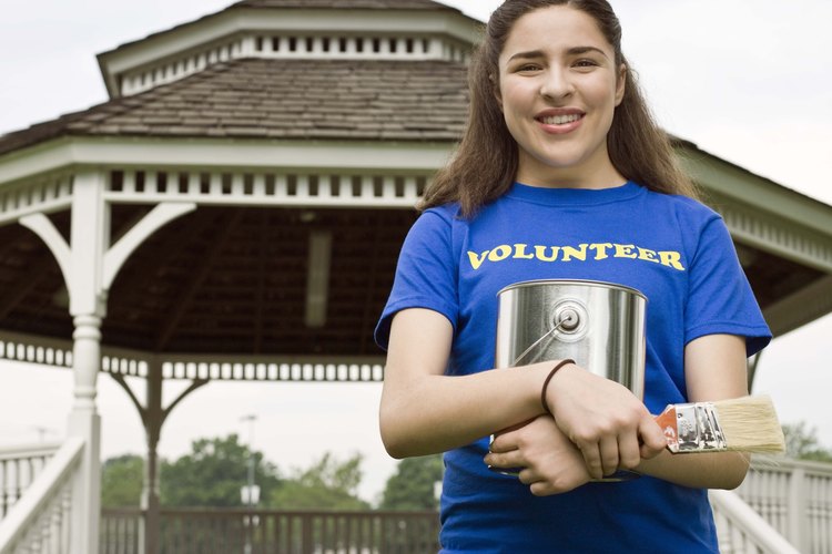 Ser voluntario en proyectos de la comunidad es una actividad satisfactoria para niños de 14 años.