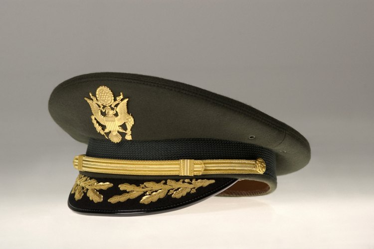 Los oficiales del ejército pueden tener diversas posiciones.