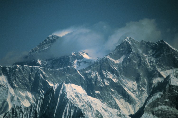 Pocas personas extraordinarias viven en el Himalaya, porque los recursos naturales son escasos.