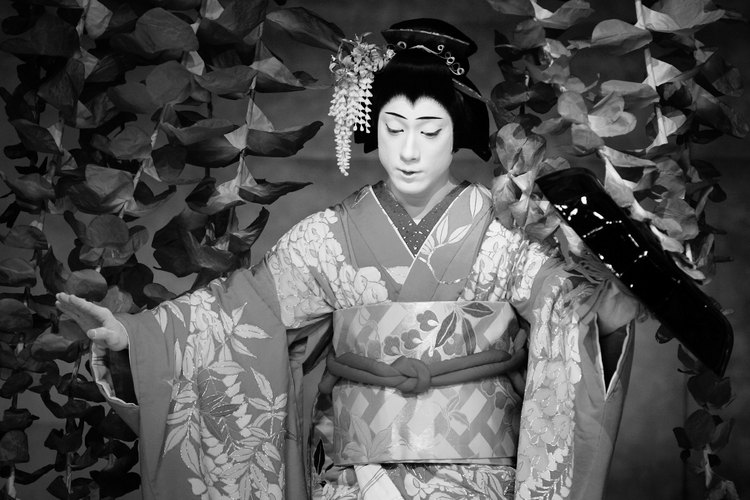 Los artistas del estilo Kabuki pintan sus caras en lugar de colocarse máscaras.