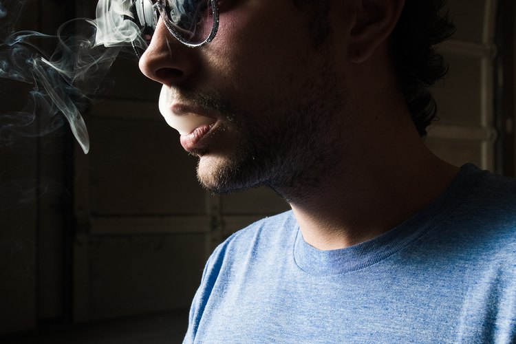 El aroma del cigarrillo puede permanecer mucho tiempo en tu nariz después de haber fumado.