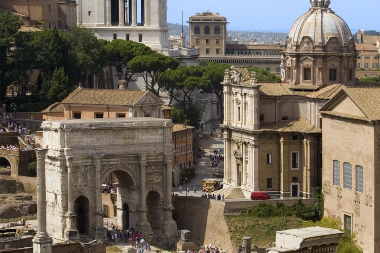 ¡No hay lugar como Roma! Ya sea que trotes alrededor del Tiber o andes en bicicleta a través de las ruinas, las vistas de la ciudad son sorprendentes en cualquier lugar que mires.