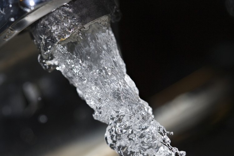 Limpia con agua y elbow grease.