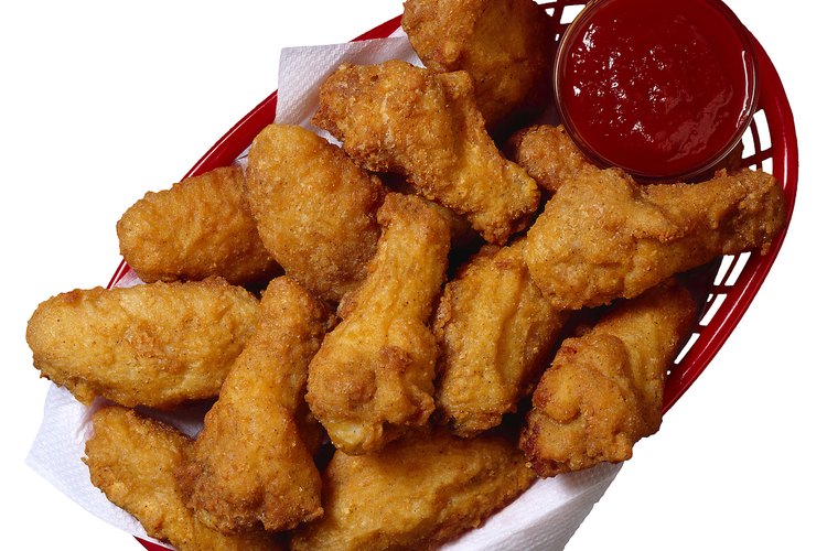 Sirve alas de pollo deliciosas y jugosas a tus invitados.