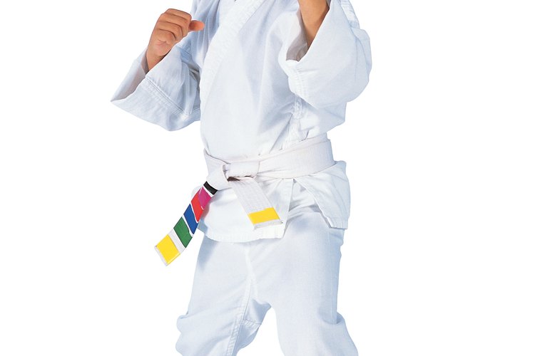 Estimula la imaginación de tu hijo y aprende más sobre la cultura japonesa haciendo tu propio kimono en casa.