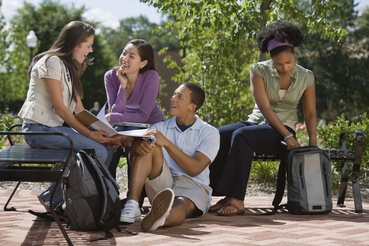 Los graduandos de secundaria aprecian los consejos de sus familiares y amigos.