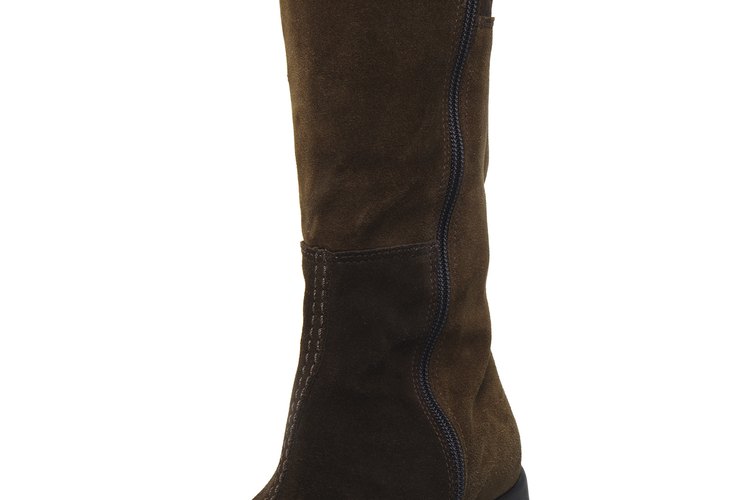 Limpia por tu cuenta los zapatos de gamuza.