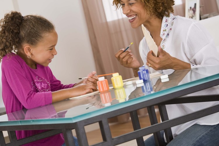 Los programas de artes y artesanías pueden enseñarle a los niños mucho sobre ellos mismos.