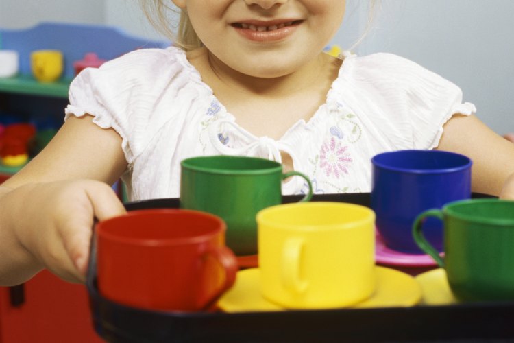 Tu niño preescolar practica nuevas habilidades en el juego dramático.