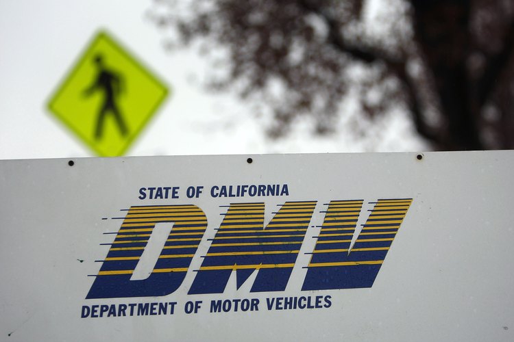 DMV, por sus siglas en inglés, es el Departamento de Vehículos Automotores.