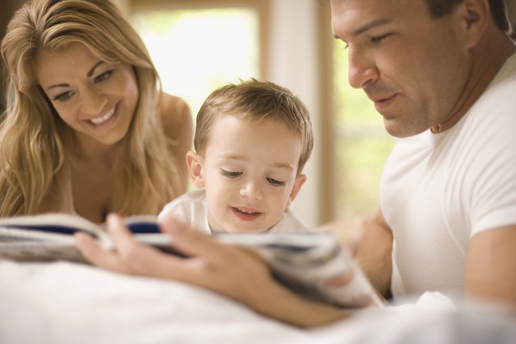 Anima a los padres a leer con sus hijos.