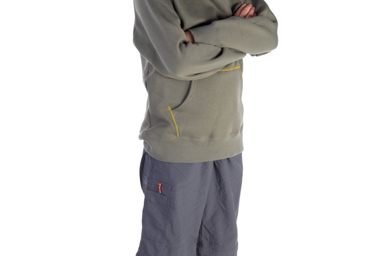 Puedes quitar las capuchas rápidamente para reinventar una vieja sudadera.