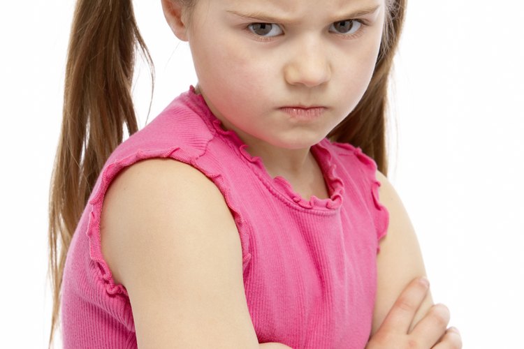 El comportamiento violento o agresivo en los niños durante el despliegue puede ser provocado por la ansiedad.