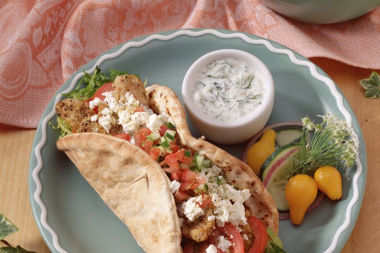 La carne prensada y condimentada de los gyros ya no es un misterio.