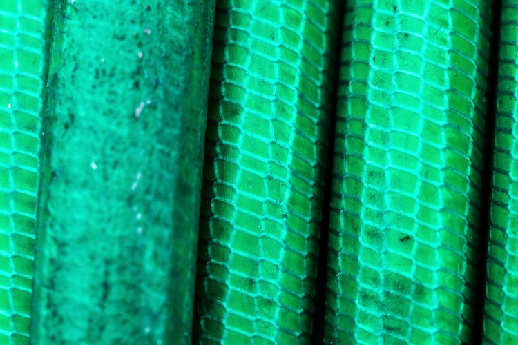 No intentes limpiar el calentador de agua sin una manguera de jardín.