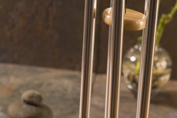 Las campanas de viento son parte de la familia de instrumentos de percusión.