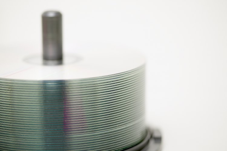 Crea portadas para discos compactos o DVDs.