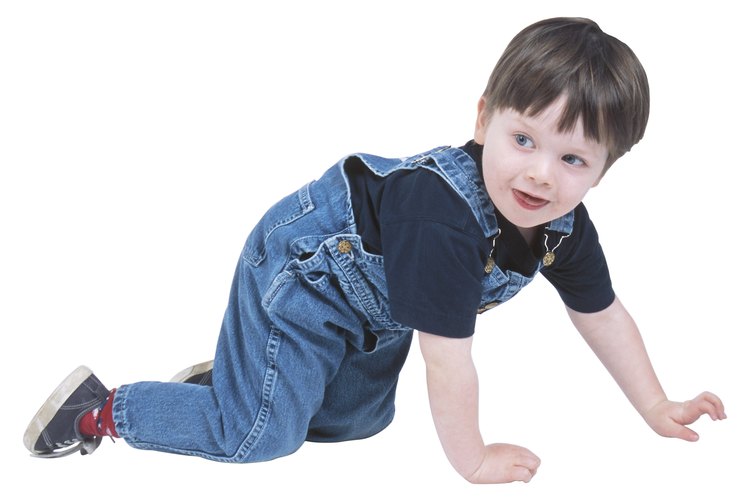 Hacer del baño un lugar divertido para pasar el rato puede alentar al niño para que vaya al baño más rápidamente.