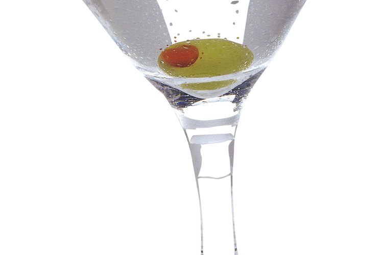 Martini en la barra de un bar.