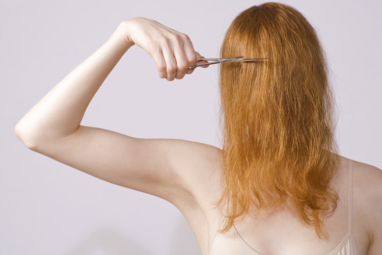 Recupera la salud de tu cabello cortando capas y refrescando las puntas.