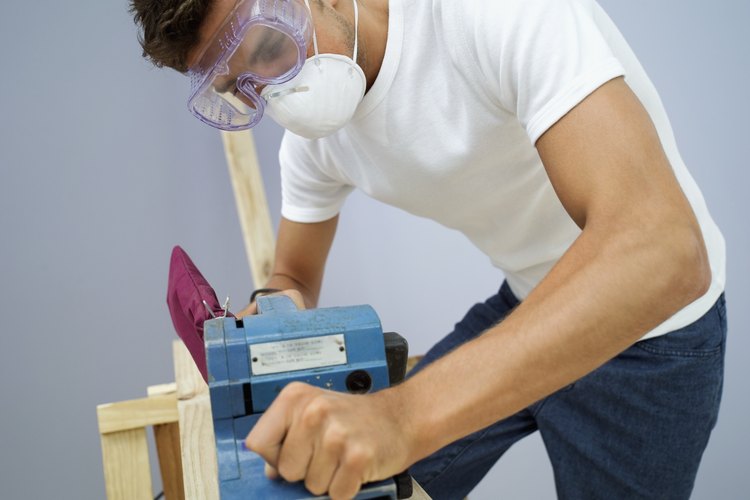 Lijar es un paso esencial para dar un nuevo acabado a la madera.
