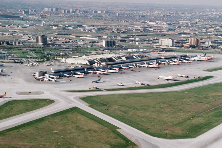 Un nuevo aeropuerto crea tanto empleos directos como indirectos.