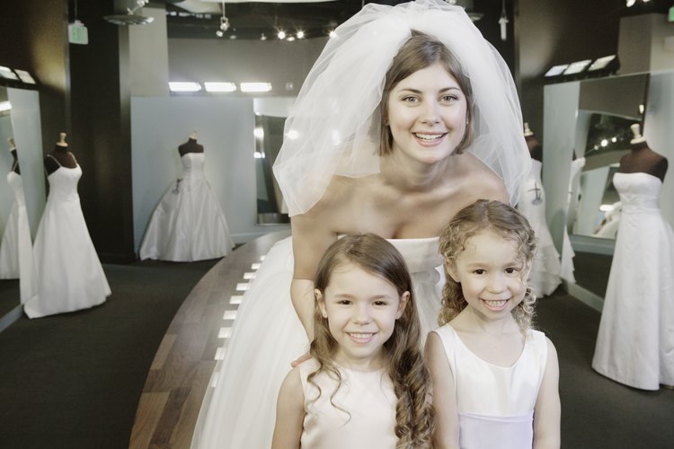 Puedes encontrar vestidos de novia a precio de descuento en tiendas nupciales de Boston.