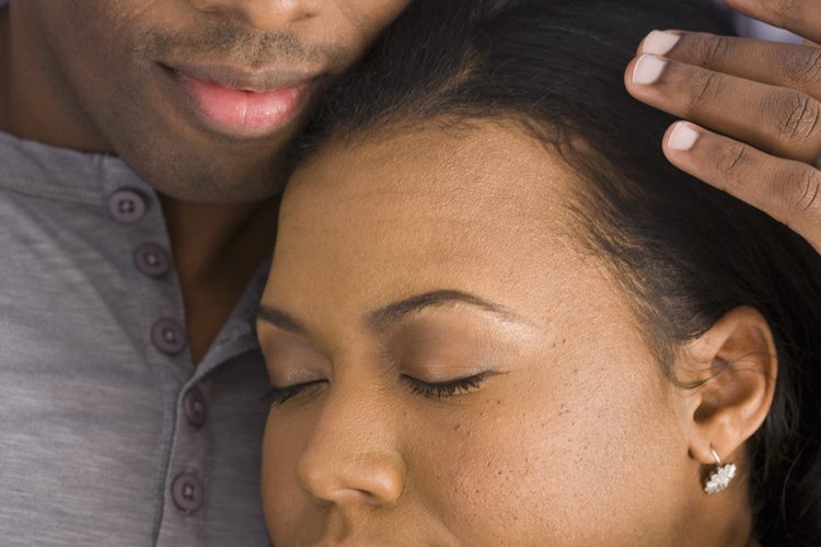 Mima a tu pareja para ayudarle a relajarse después de un largo día de trabajo.
