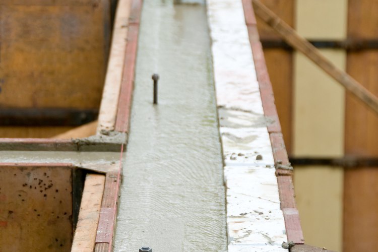 La junta de construcción principal para los muros de contención se encuentra entre el pie y la pared.